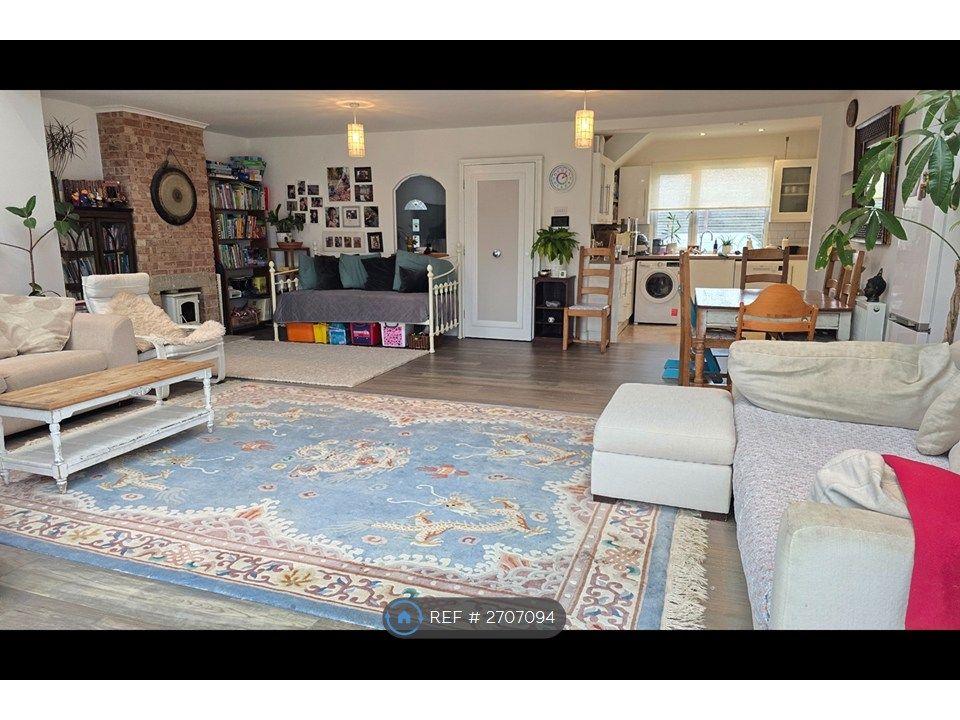 Property photo 2 of 22 Fully Furnished W/ Tv, Sofas, Dining Table, Daybed