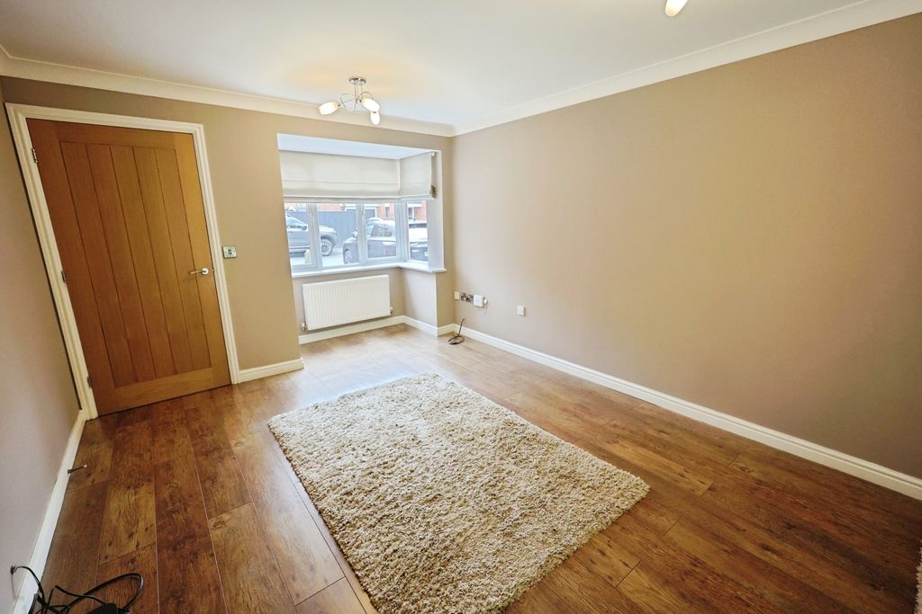 Property photo 2 of 16 Pbox-Img.Jpg