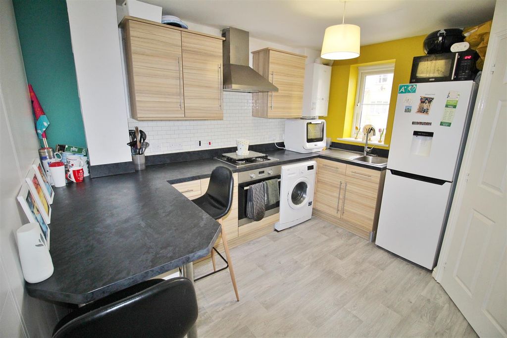 Property photo 2 of 9 Kitchen