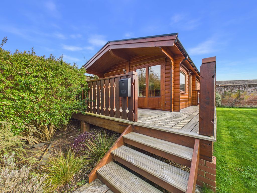 Property photo 1 of 12 Cam01984G0-Pr0577-Still011