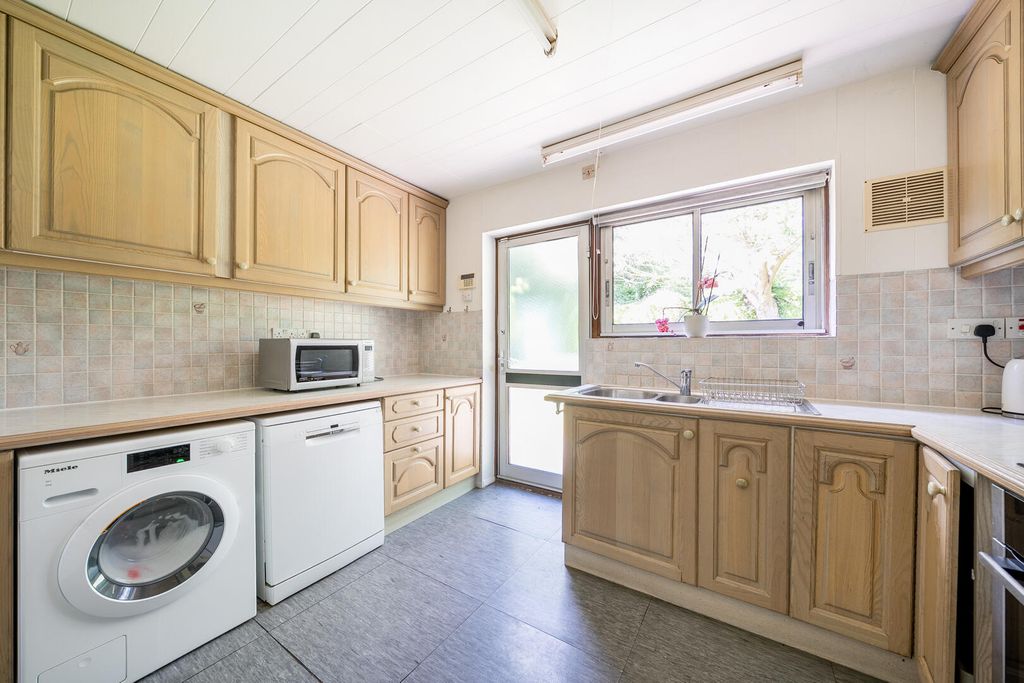 Property photo 2 of 22 Kitchen
