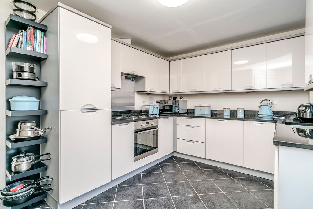 Property photo 3 of 40