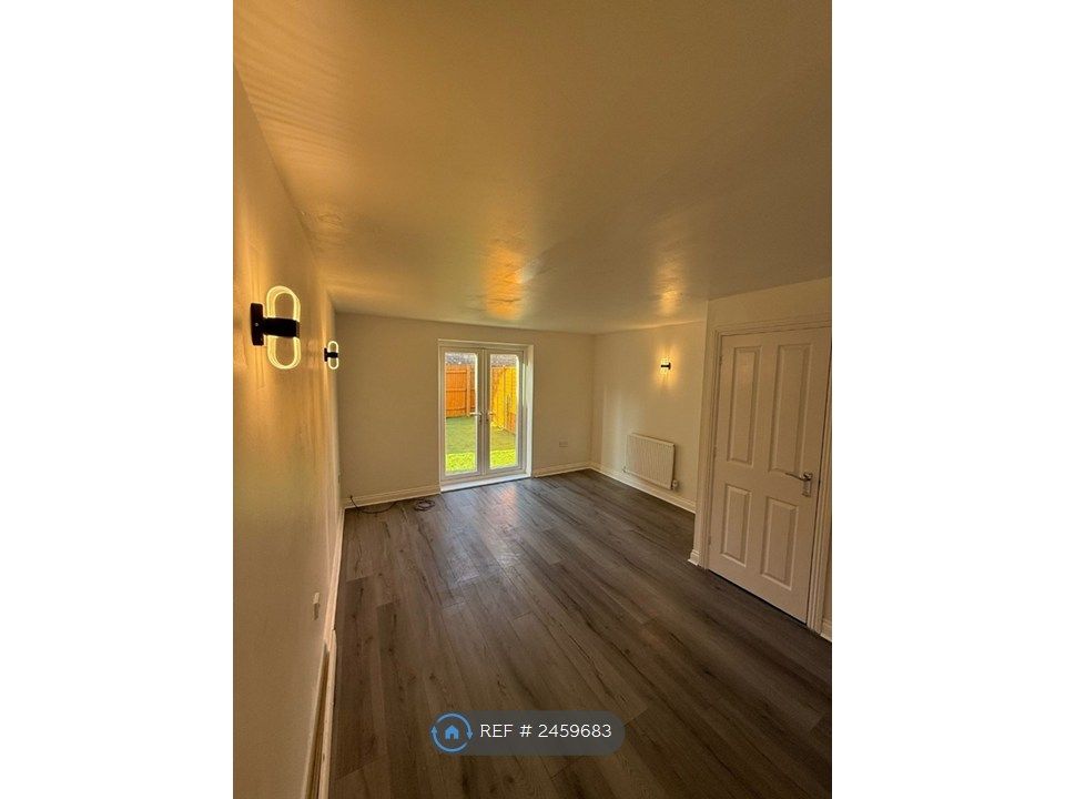 Property photo 2 of 10 Living Room