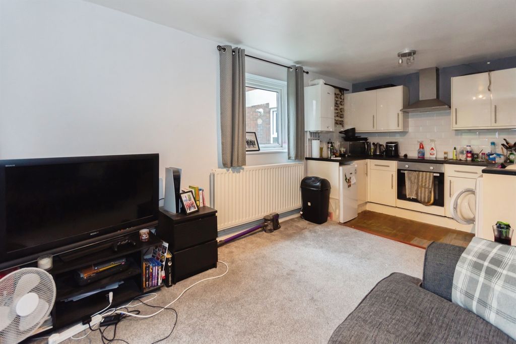 Property photo 3 of 17