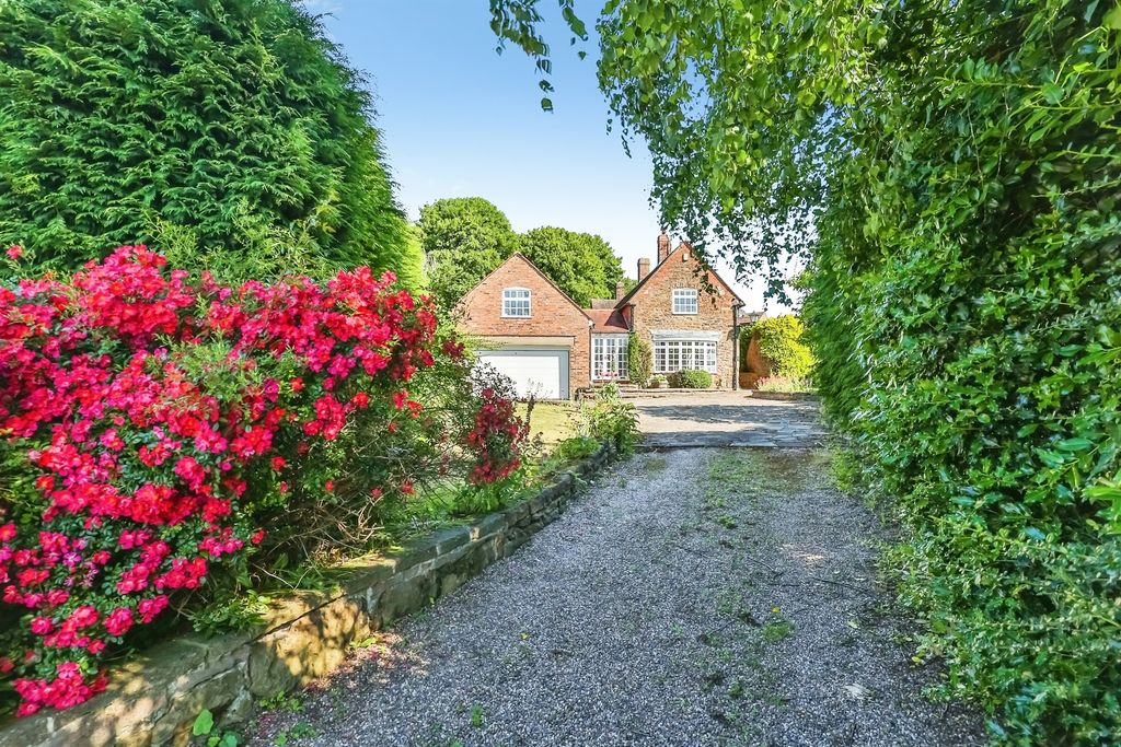 Property photo 3 of 34