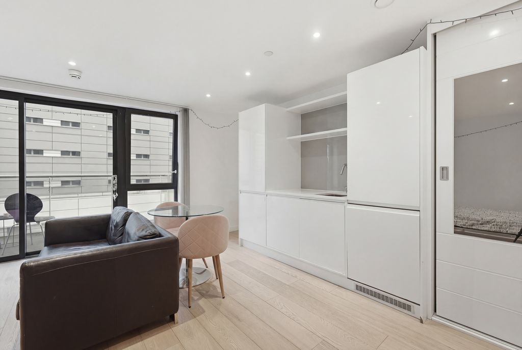 Property photo 3 of 20 11_005_Img_4698_Declutter_Be2173F8