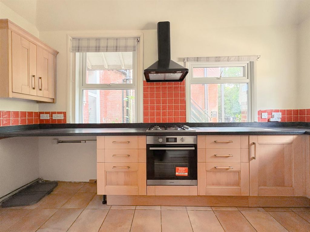 Property photo 3 of 26 Kitchen
