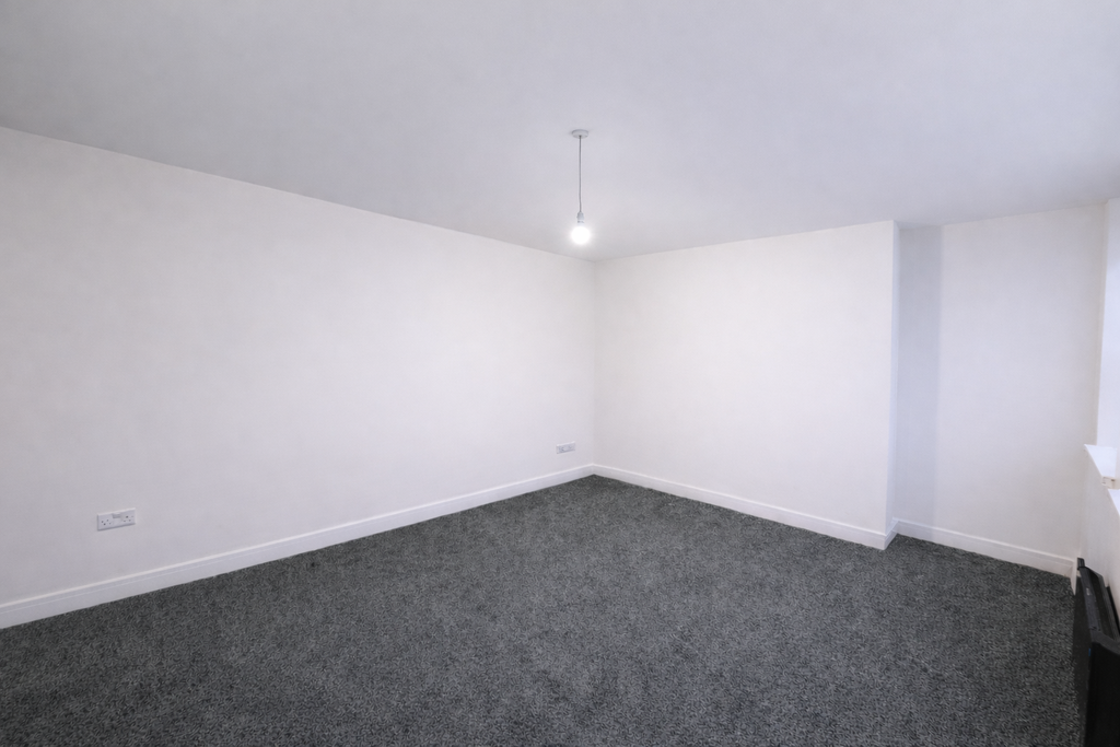 Property photo 3 of 10 Master Bedroom