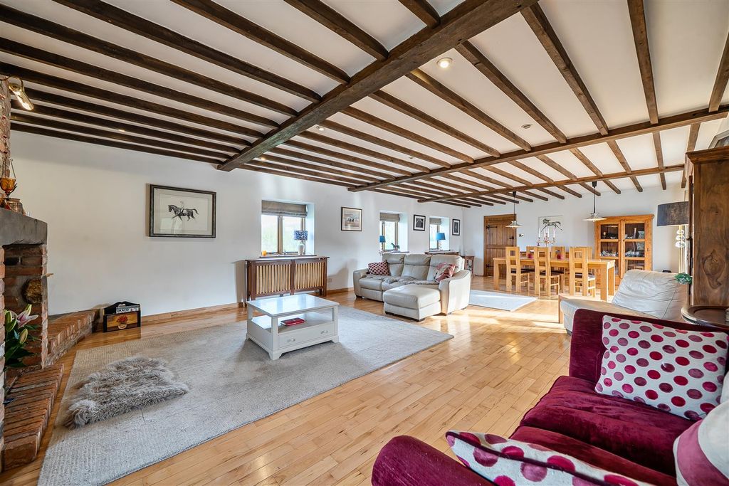 Property photo 3 of 23 1432087-16-69c1780328A17.Jpg