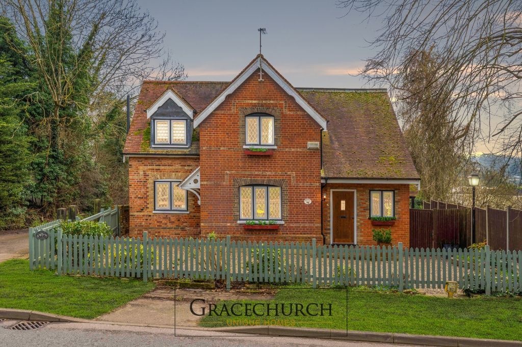Property photo 1 of 31 4 Bed Detached House For Sale