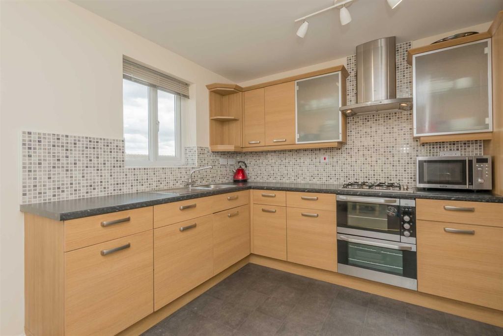 Property photo 3 of 16 Fitted Dining Kitchen: