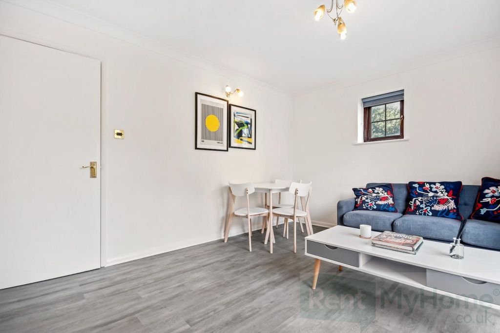 Property photo 3 of 10 E9d9580B-d25c-4cd2-Bc70-3F1d65Efd672Ames360 - 40 Athol Square, London, E14 0Np9.Jpg