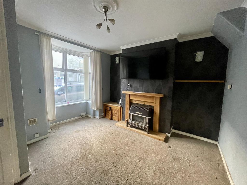 Property photo 2 of 6 Lounge