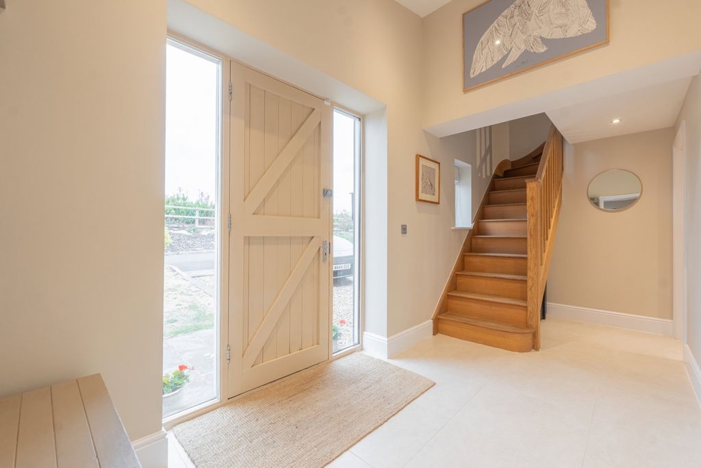 Property photo 3 of 34