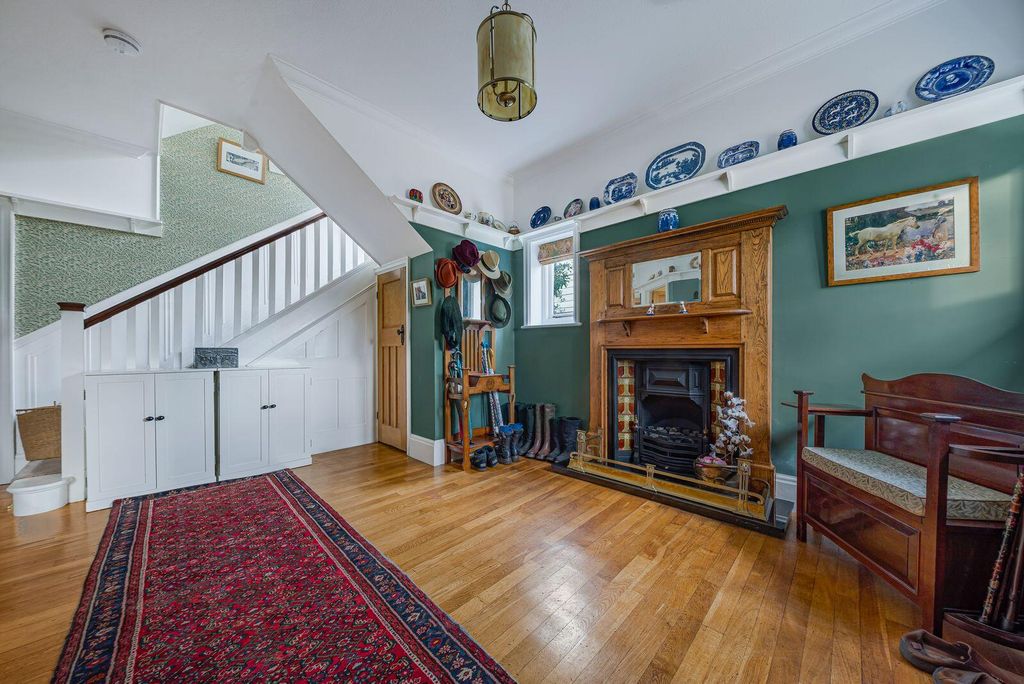 Property photo 2 of 21 Hallway