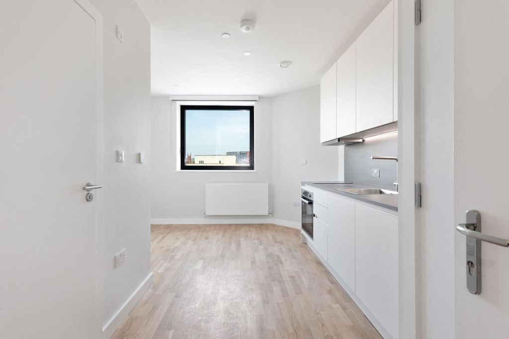 Property photo 2 of 10 Kitchen (Example)