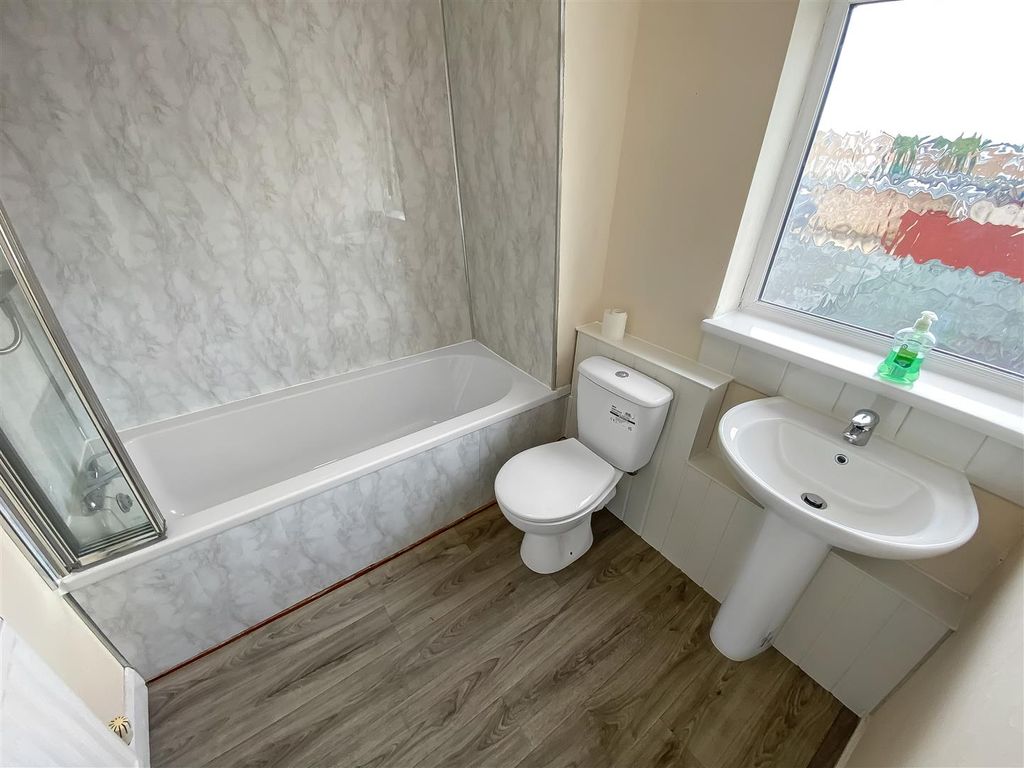 Property photo 3 of 10 Family Bathroom/WC