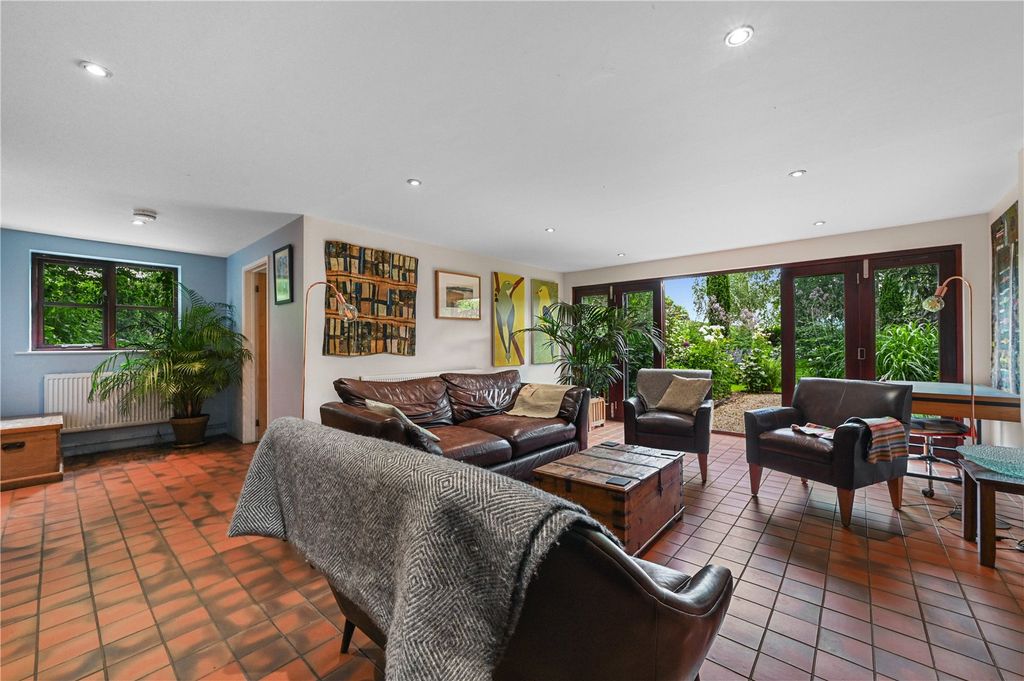 Property photo 2 of 31 Living Room