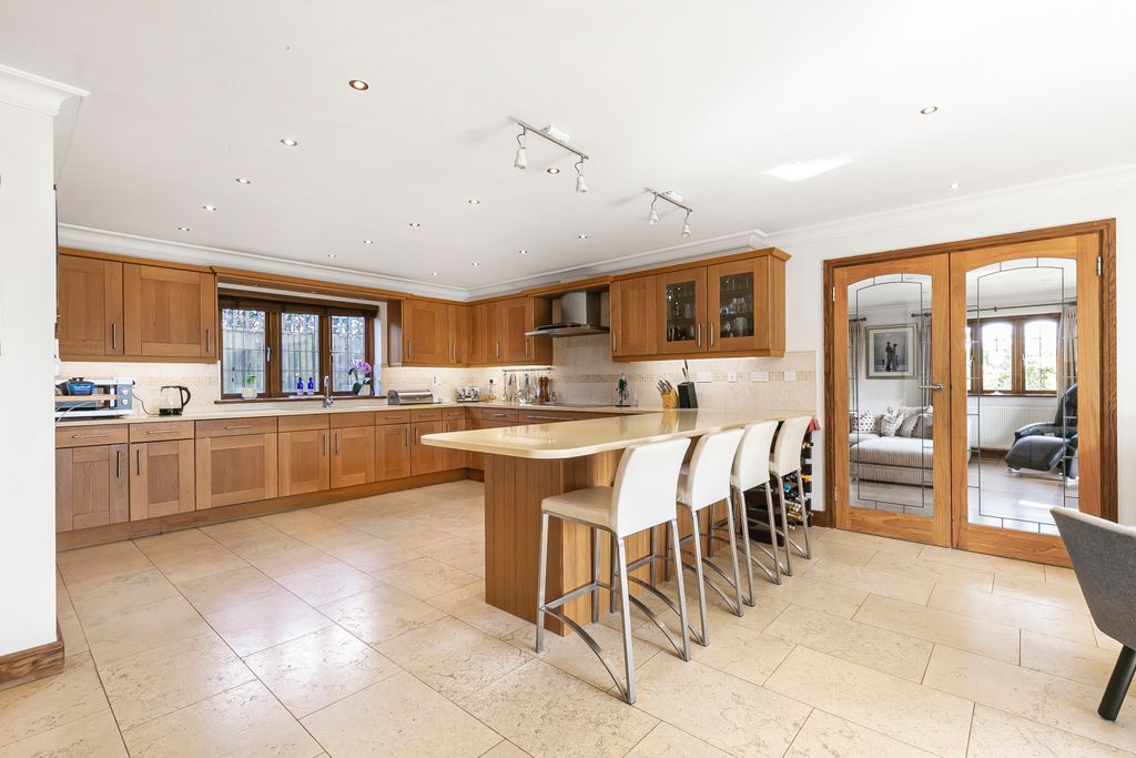 Property photo 3 of 25 Kitchen/Diner