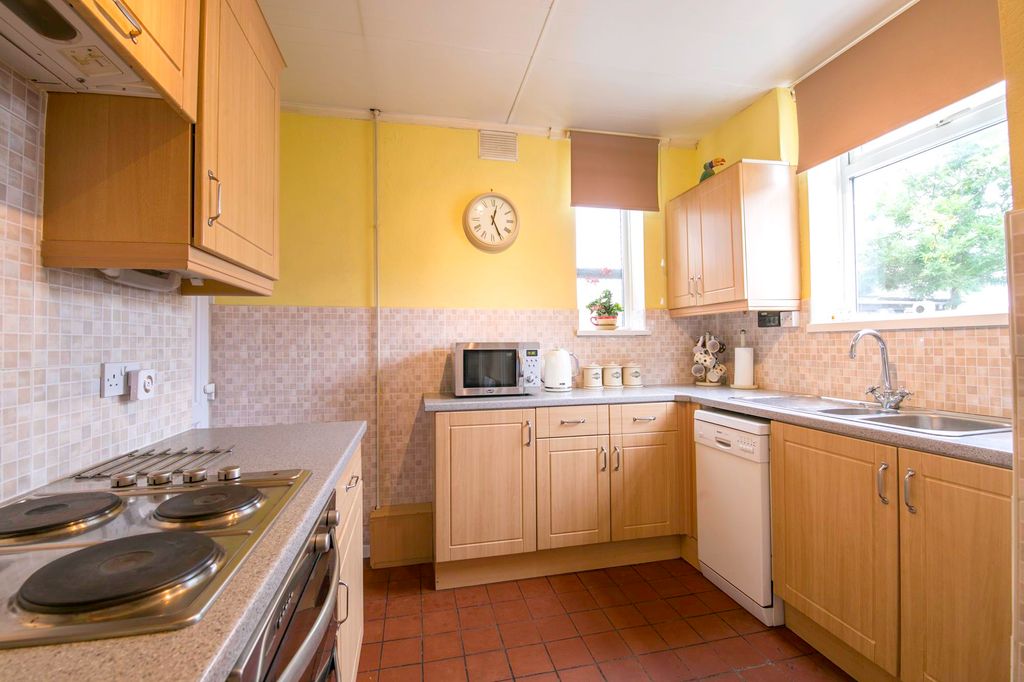 Property photo 3 of 12 Kitchen