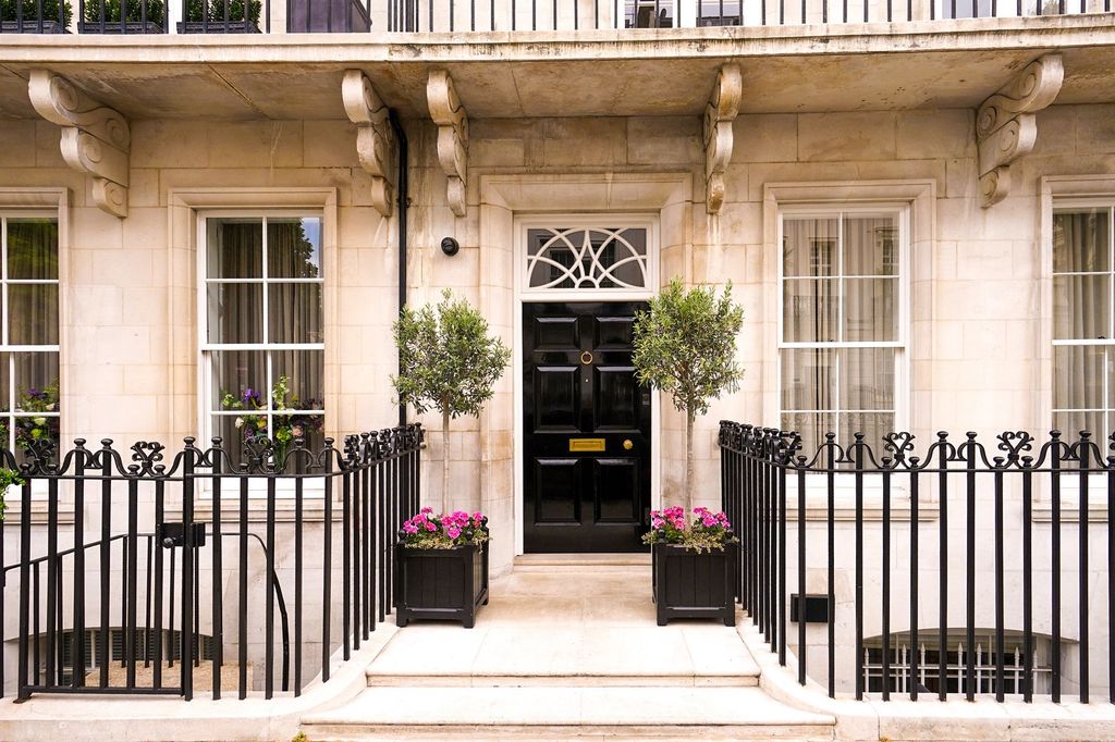 Additional image 20 of 7 bed terraced house to rentWilton Crescent, London SW1X