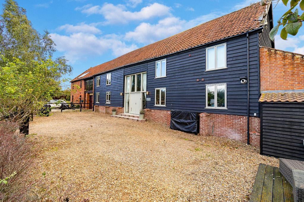 Property photo 2 of 41 4286834