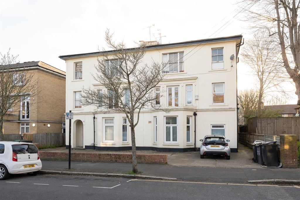 Property photo 1 of 19 Talbot Road, N15