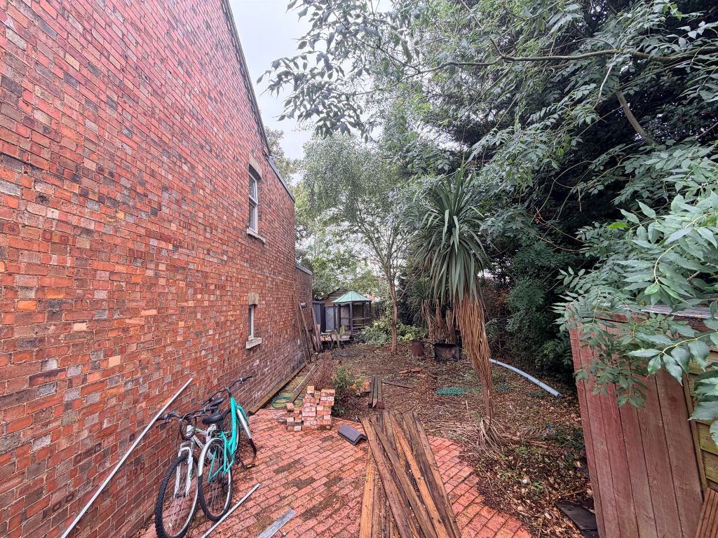 Property photo 1 of 2