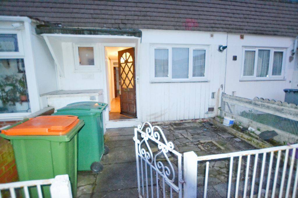 Property photo 2 of 17 Gallery