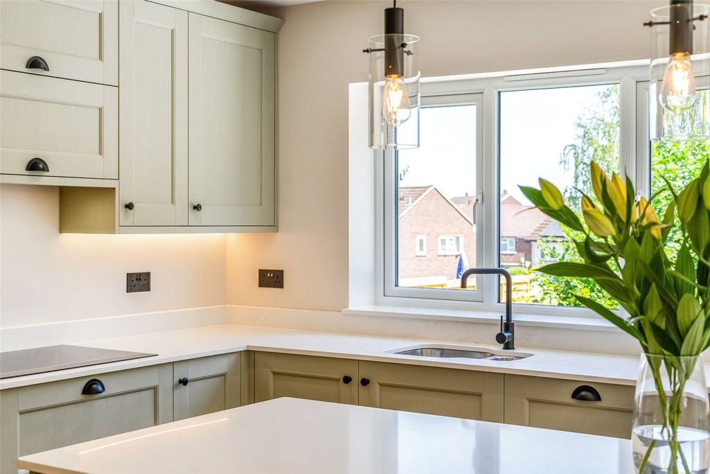 Property photo 3 of 35 Kitchen