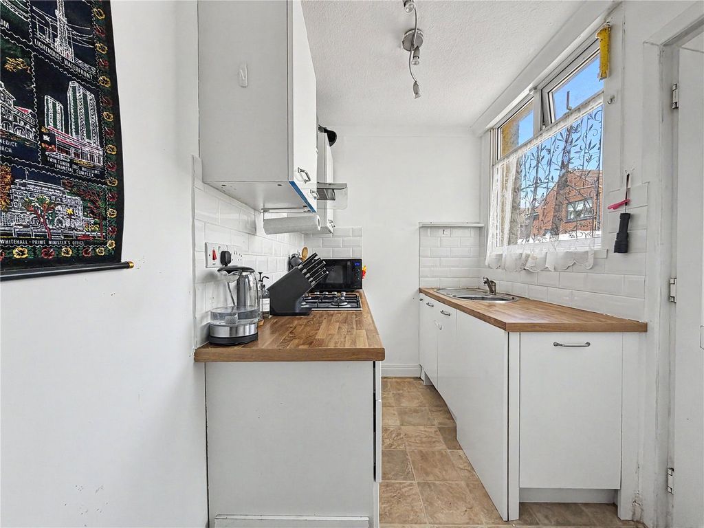 Property photo 2 of 11 Picture No. 12