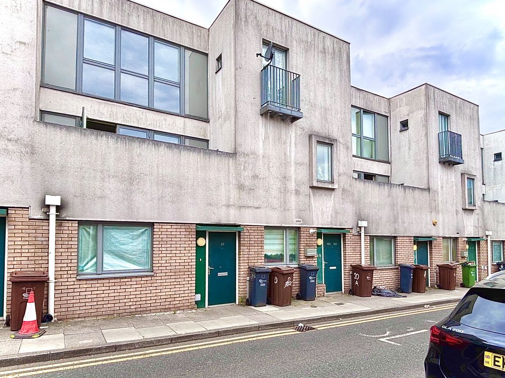 Property photo 1 of 11 Dont Miss Out! Stunning 2-Bedroom Flat For Sale In The Heart Of Barking