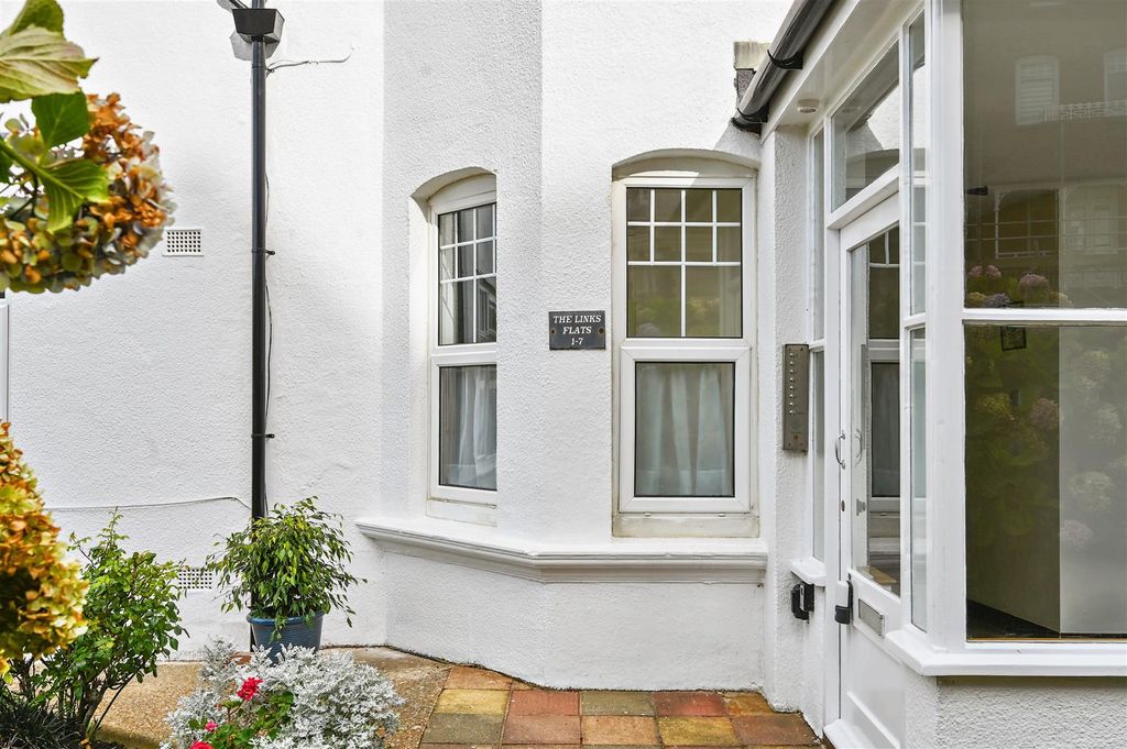 Property photo 1 of 25 1 The Links Tn40 (24).Jpg