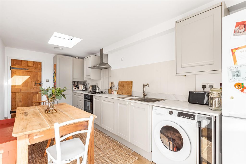 Property photo 3 of 19 5_76350.Jpg