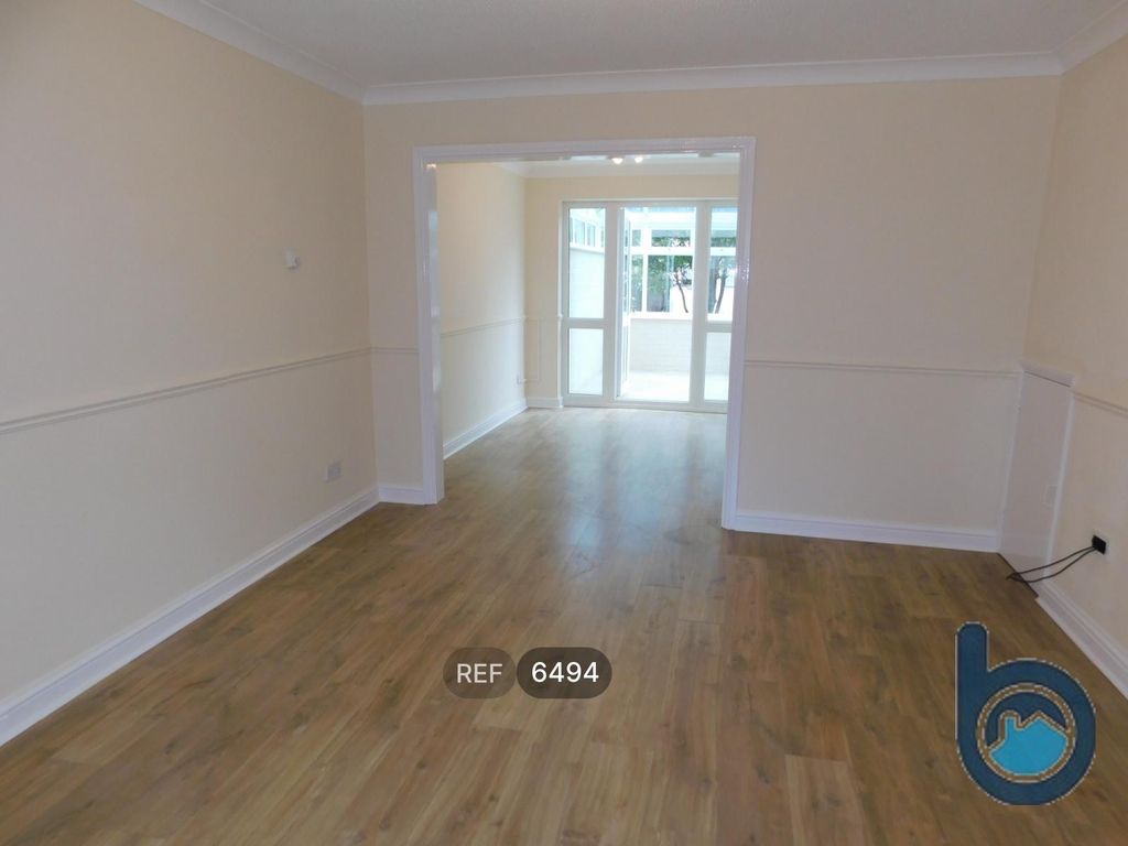 Property photo 2 of 20 Living Room