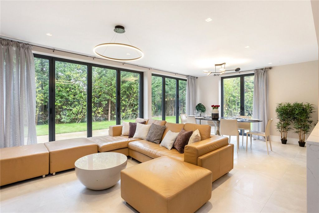 Property photo 3 of 20 Living/Dining Area