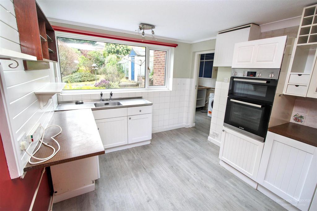 Property photo 3 of 21 Kitchen