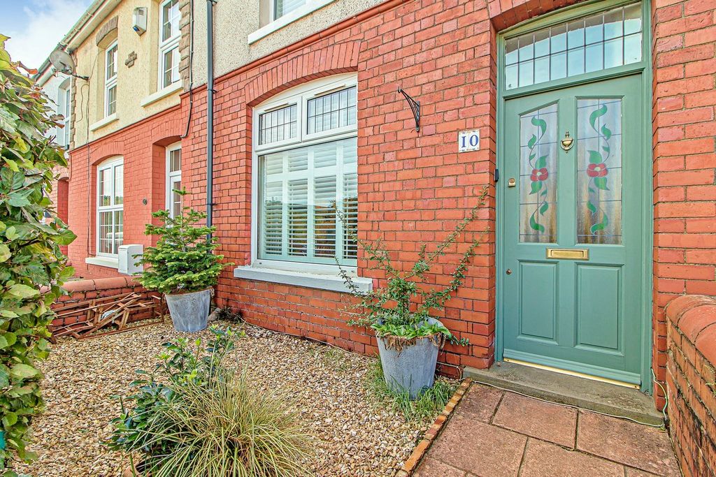 Property photo 2 of 32
