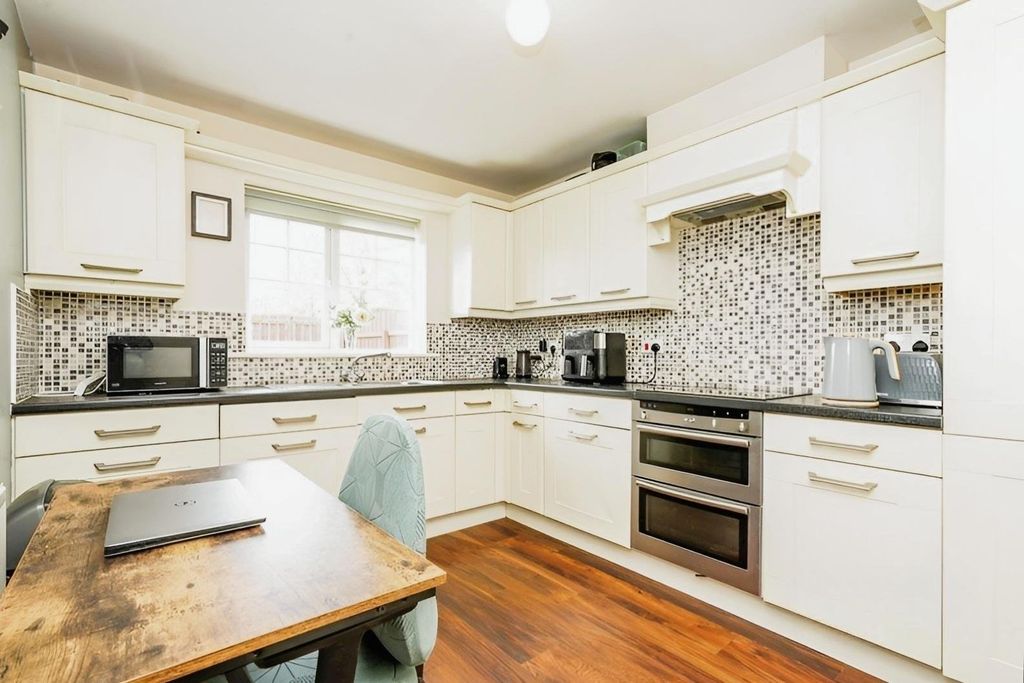 Property photo 3 of 14 Kitchen
