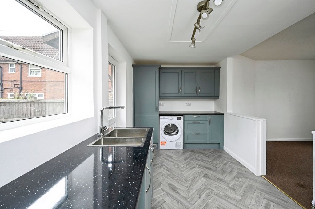 Property photo 3 of 25 Kitchen
