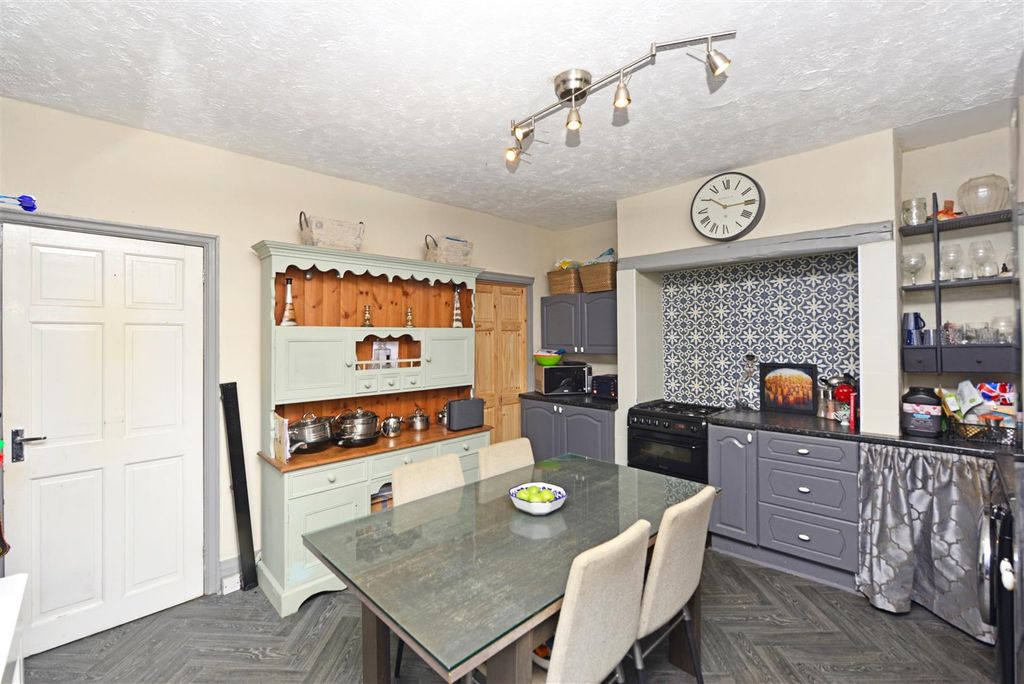 Property photo 3 of 23 Open Plan Kitchen / Diner: