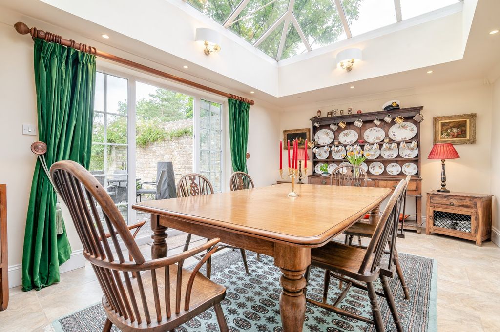 Property photo 3 of 20 Breakfast Room