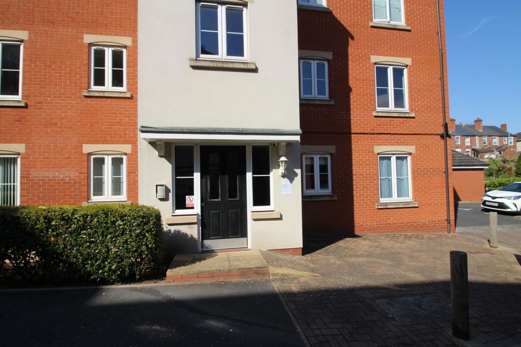 Property photo 1 of 8 Ground Floor