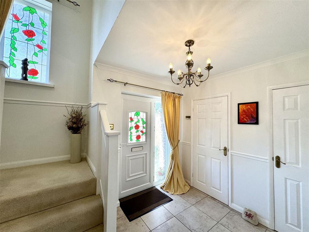 Property photo 2 of 26 Entrance Hall