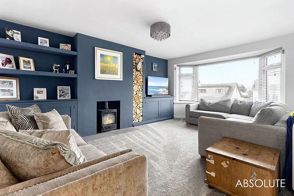 Property photo 2 of 21 Lounge