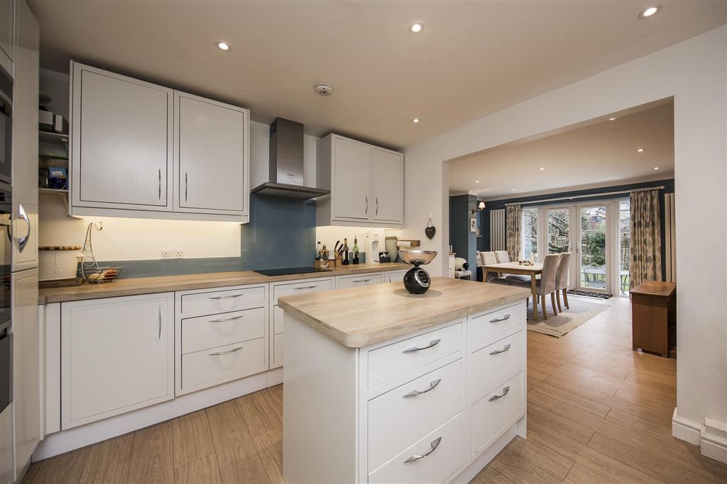 Property photo 3 of 35 Kitchen