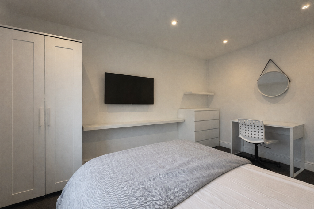 Property photo 3 of 12 Bedfo5