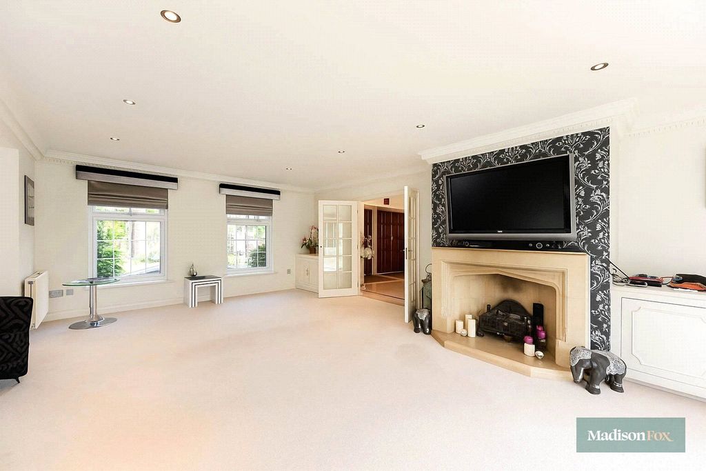 Property photo 3 of 28 Picture No. 05