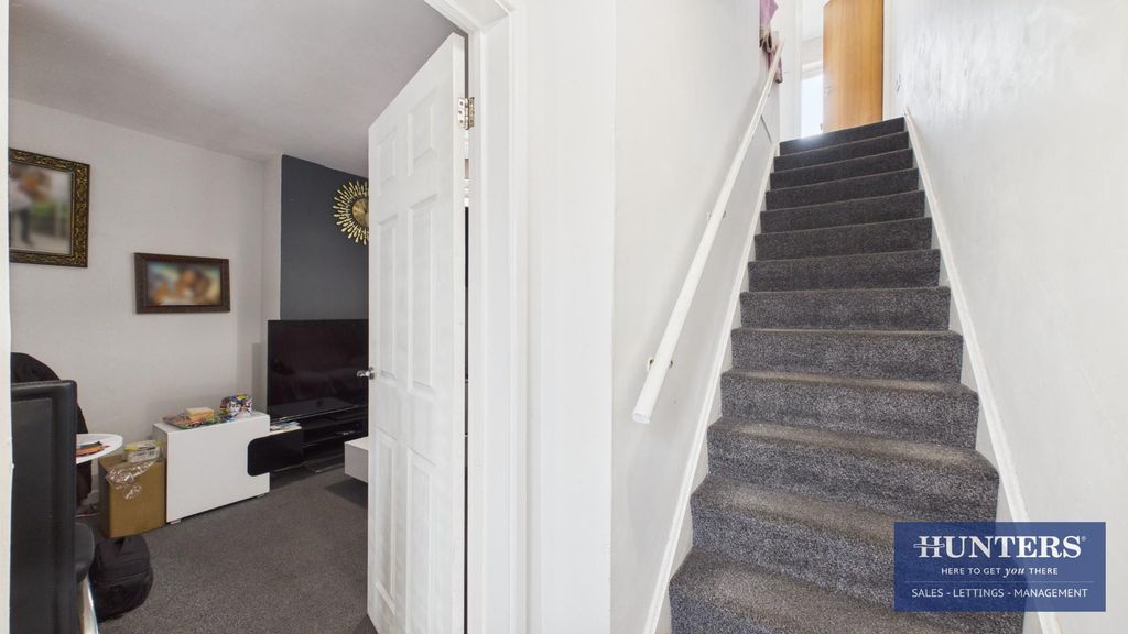 Property photo 2 of 5 Hallway