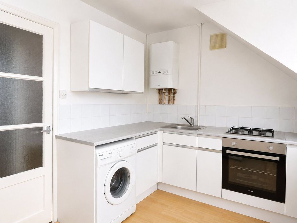 Property photo 2 of 6 Kitchen